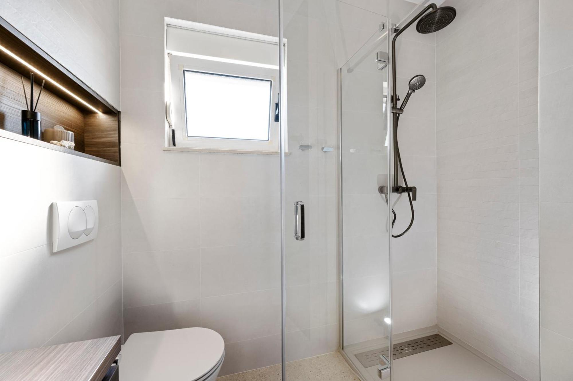 Aquarius Apartments - Beachside With Heated Pool Vodice Room photo