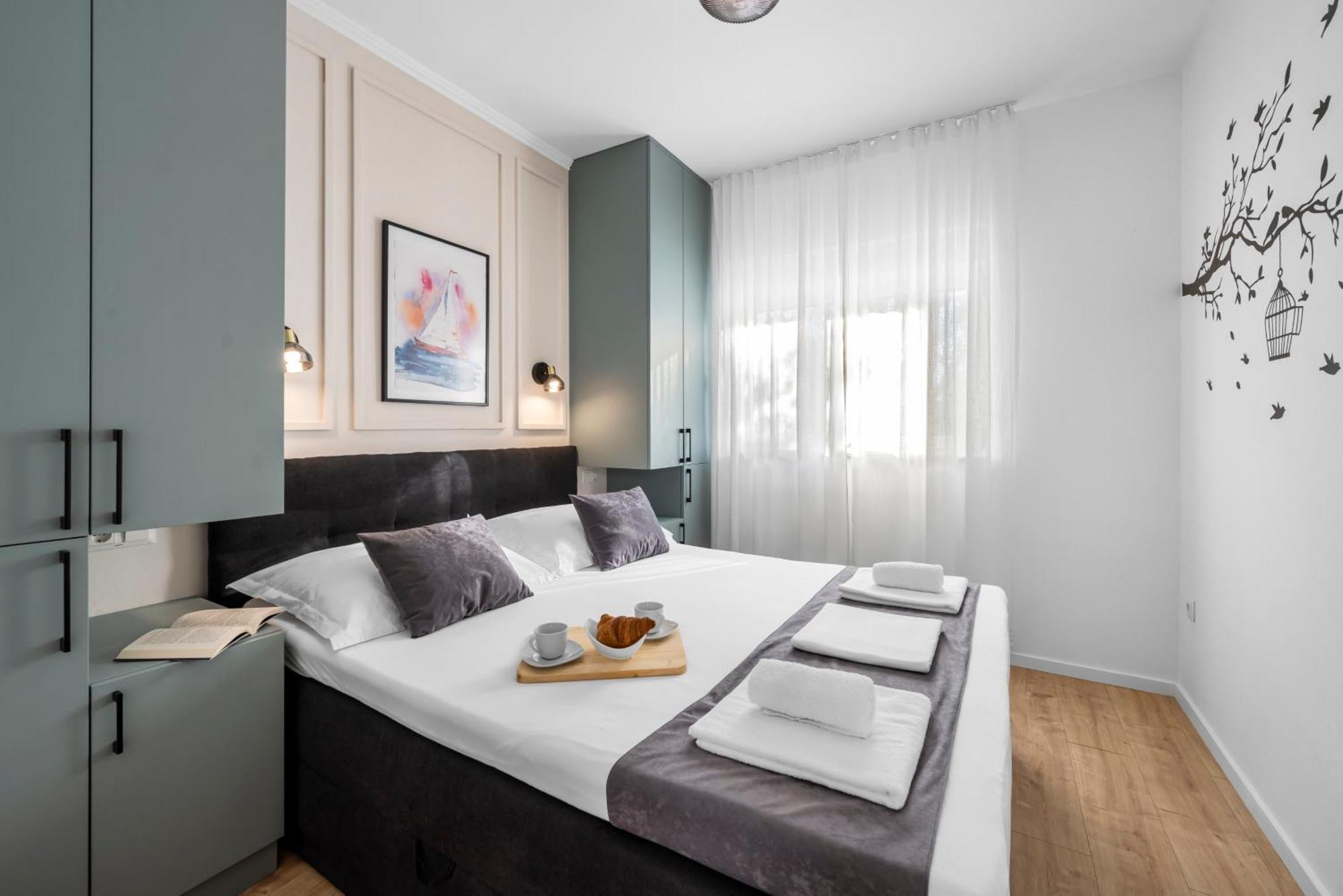 Aquarius Apartments - Beachside With Heated Pool Vodice Room photo
