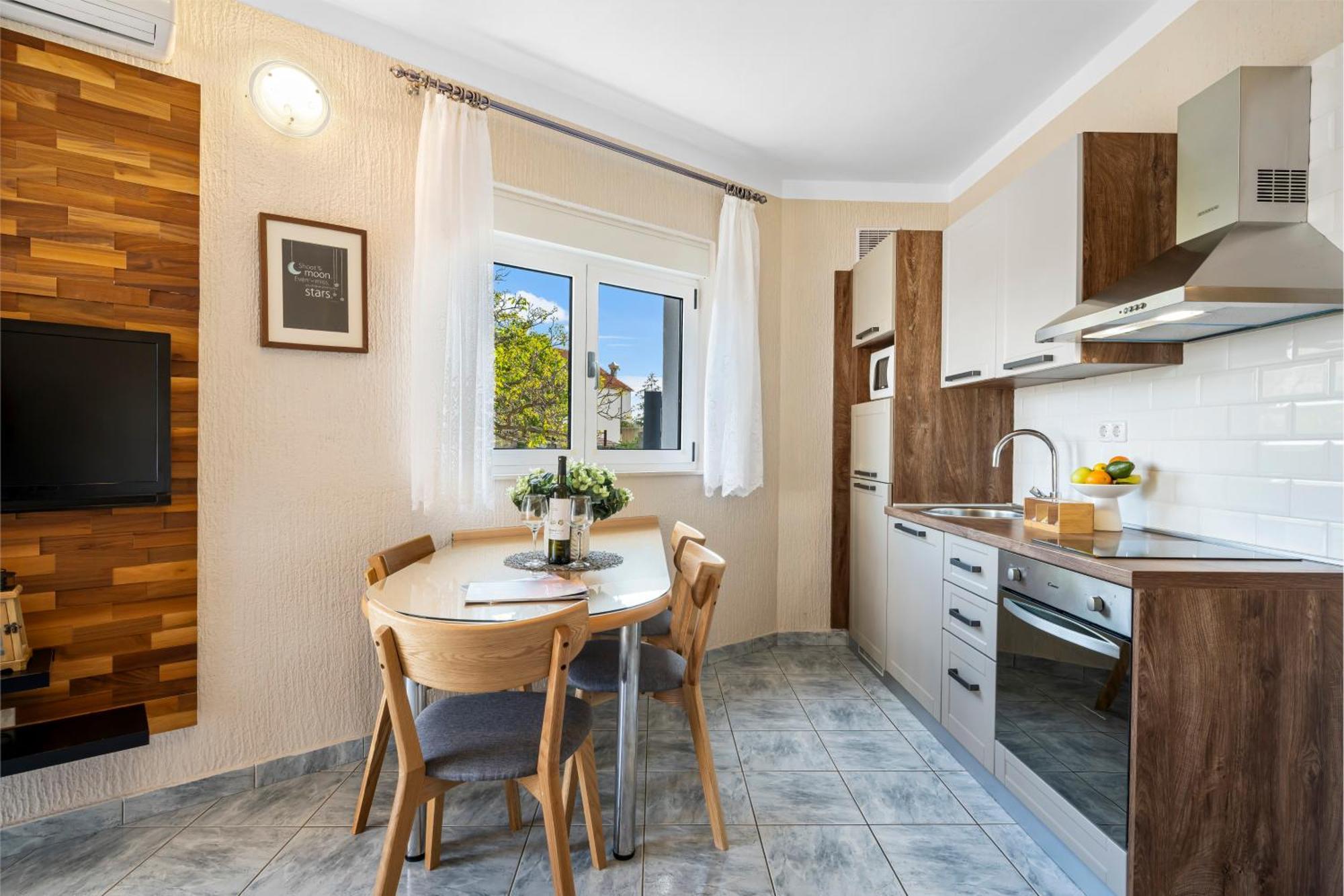 Aquarius Apartments - Beachside With Heated Pool Vodice Room photo