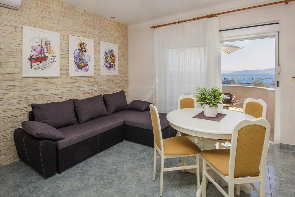 Aquarius Apartments - Beachside With Heated Pool Vodice Exterior photo